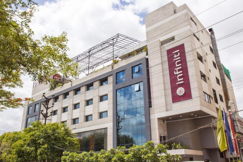 Infiniti Hotel And Spa Indore Luaran gambar